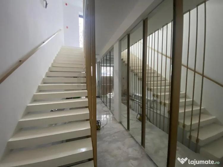 Casă cu 7 camere cu Teren 268 Mp în Dorobanți