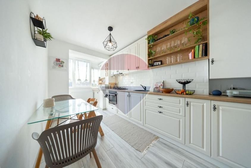 Apartament cu 3 camere semidecomandat în Gării