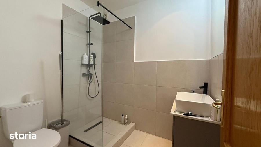 Apartament cu 3 camere semidecomandat, mobilat în Eminescu