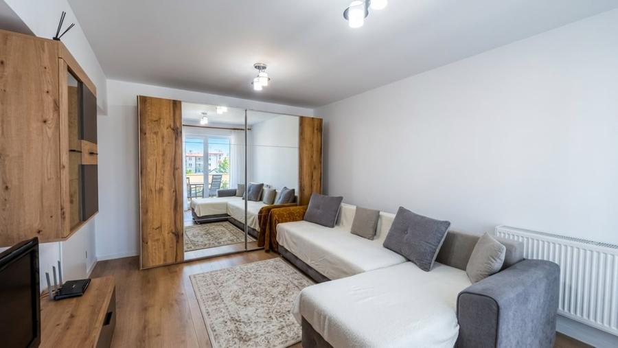 Apartament cu 2 camere decomandat, mobilat în Tractorul