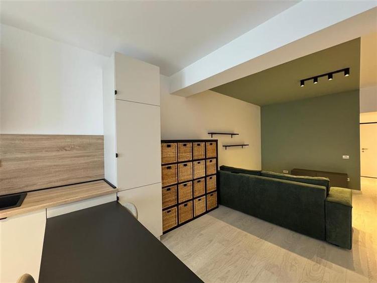 Apartament cu 2 camere semidecomandat, mobilat în Fundeni