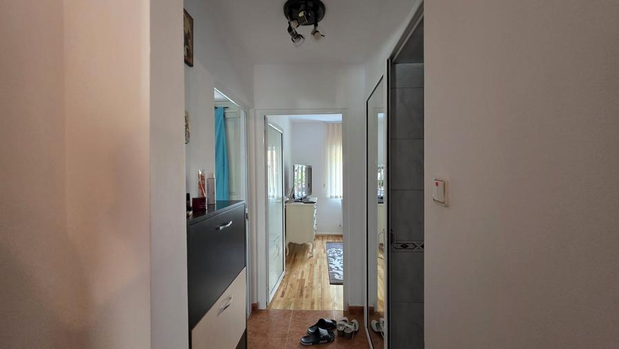 Apartament cu 3 camere decomandat, mobilat în Aradului