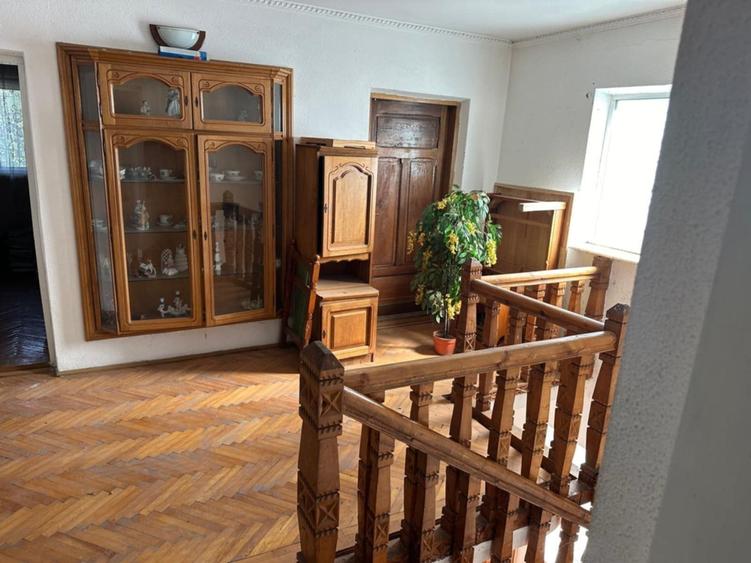 Casă cu 4 camere în Central