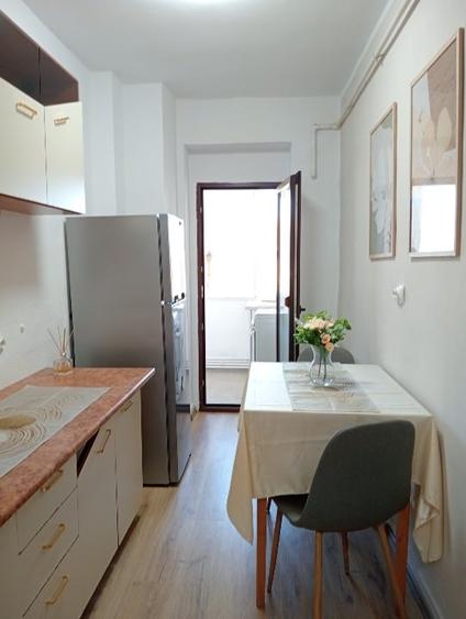 Apartament cu 2 camere semidecomandat, mobilat în Central