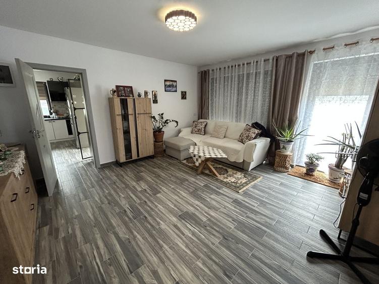 Casă cu 3 camere în Mândruloc