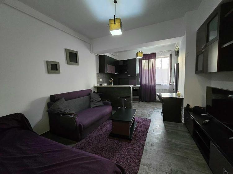Garsonieră decomandată în Central