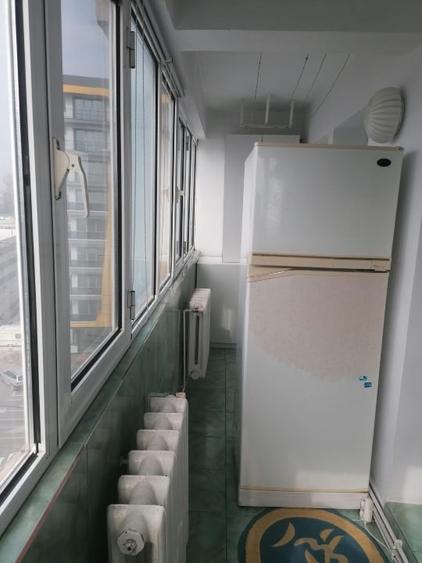 Apartament cu 3 camere decomandat în Far