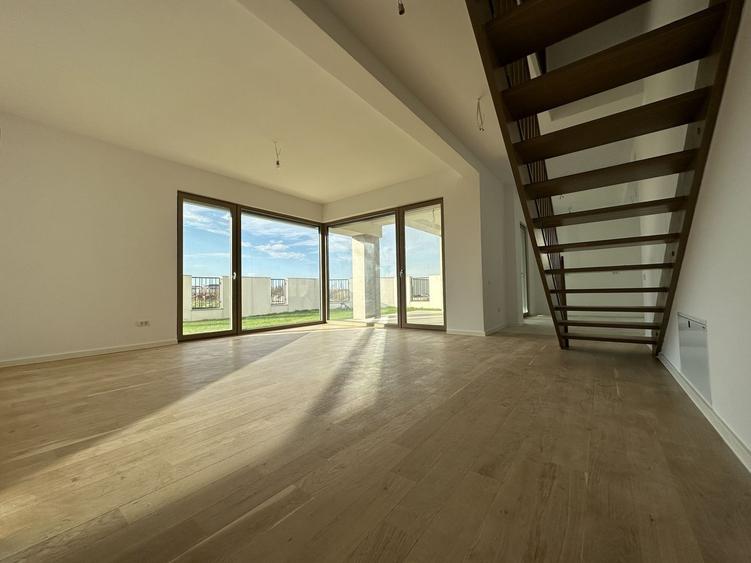 Duplex cu 5 camere cu Canalizare în Exterior Nord