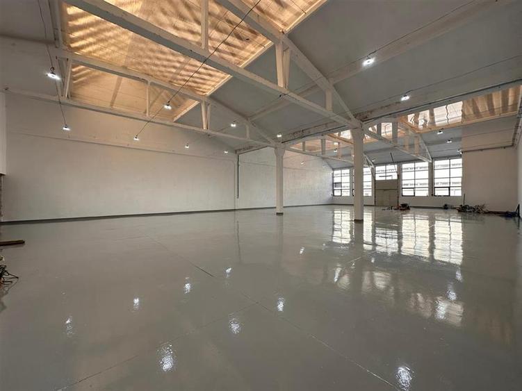 Spațiu comercial, de 2,000 mp, în Baza 3