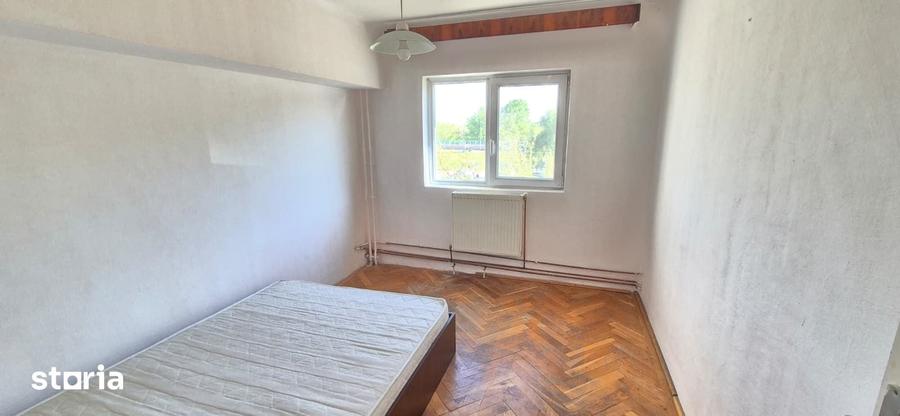 Apartament cu 3 camere decomandat în Alfa