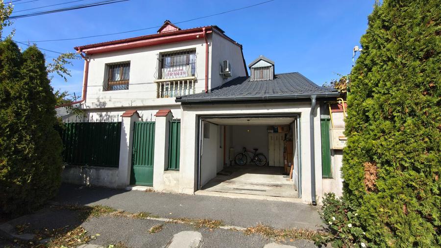 Casă cu 4 camere cu Teren 290 Mp în Central