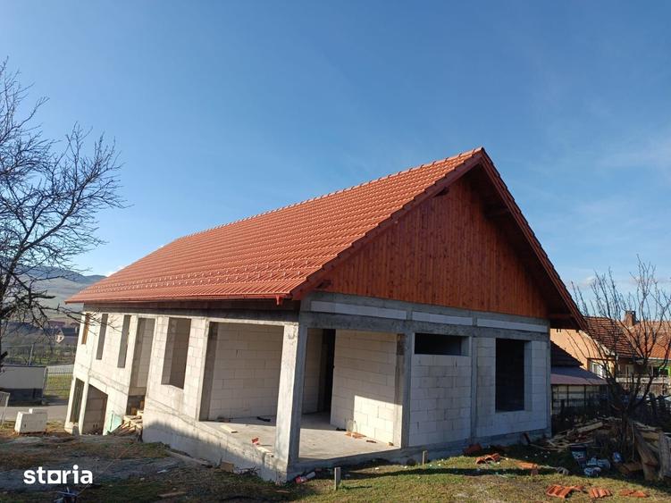 Casă cu 5 camere cu Teren 4200 Mp în Sâncraiu