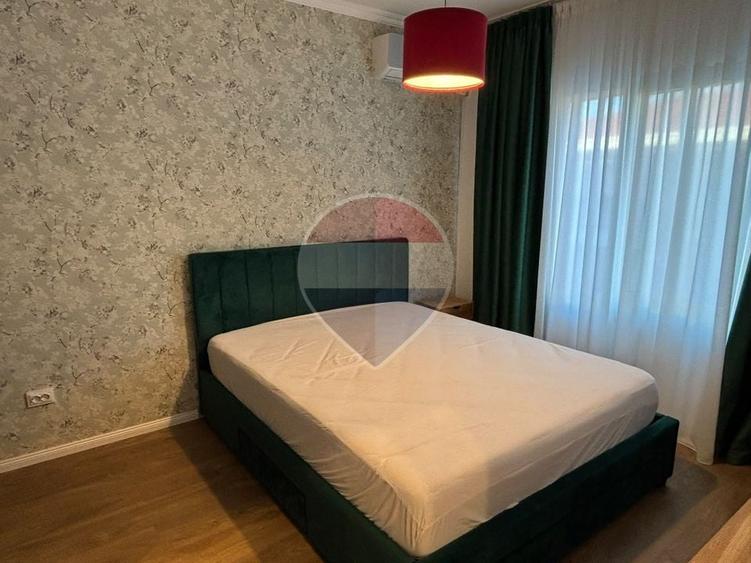 Duplex cu 5 camere cu Teren 250 Mp în Florești