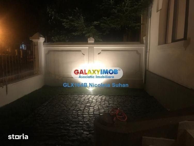 Casă cu 8 camere cu Teren 350 Mp în Aviatorilor