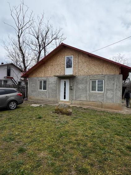 Casă cu 4 camere în Fântânele