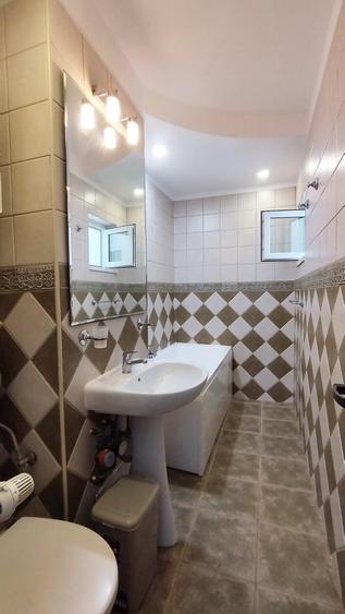 Apartament cu 3 camere semidecomandat în Calea Călărașilor