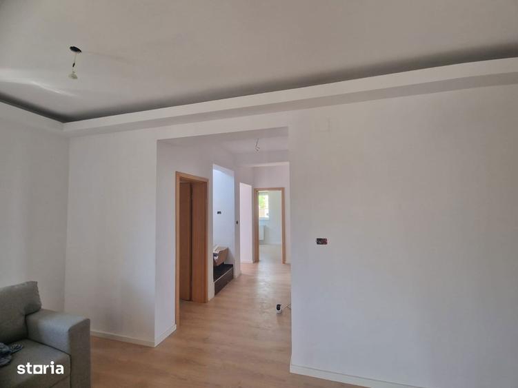 Casă cu 5 camere cu Teren 630 Mp în Dumbrăvița