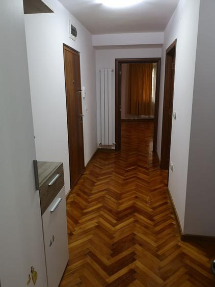 Apartament cu 2 camere decomandat în Precista