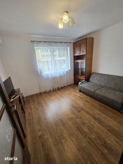 Apartament cu 3 camere decomandat în Florești
