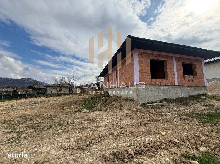 Casă cu 4 camere cu Teren 600 Mp în Central
