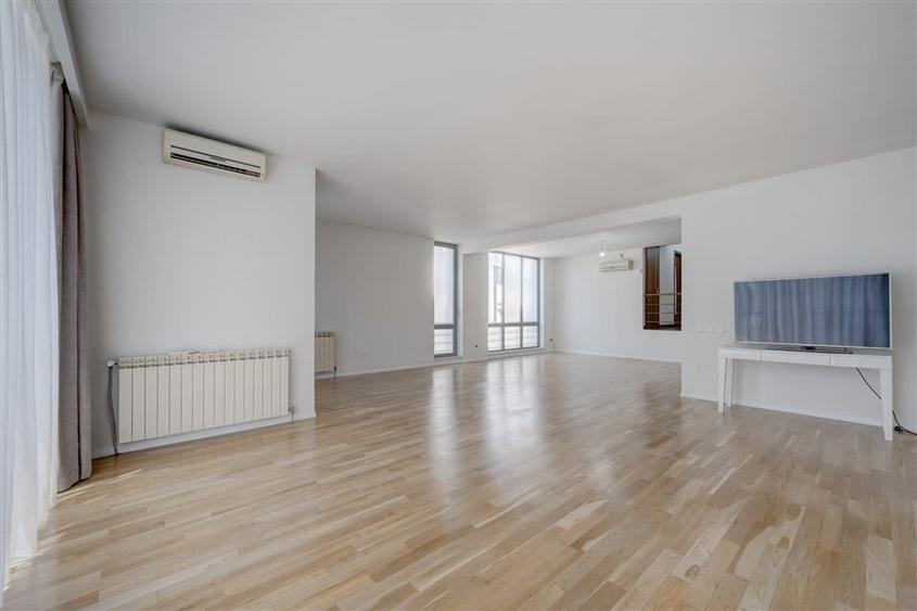 Apartament cu 4 camere decomandat în Dorobanți