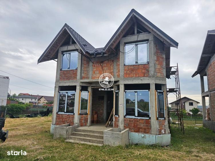 Casă cu 4 camere în Breazu