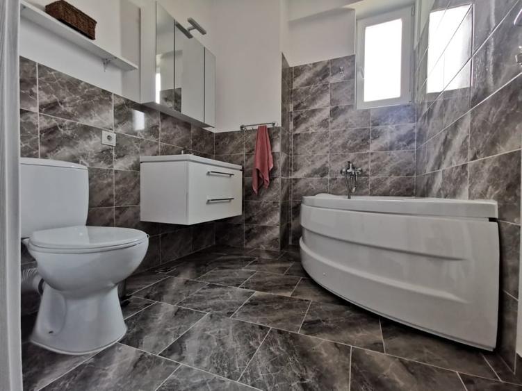 Apartament cu 3 camere decomandat, mobilat în Ampoi 3