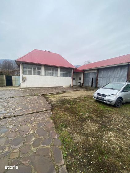 Casă cu 4 camere cu Teren 1600 Mp în Central