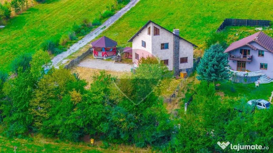 Casă cu 5 camere cu Teren 696 Mp în Vulcan