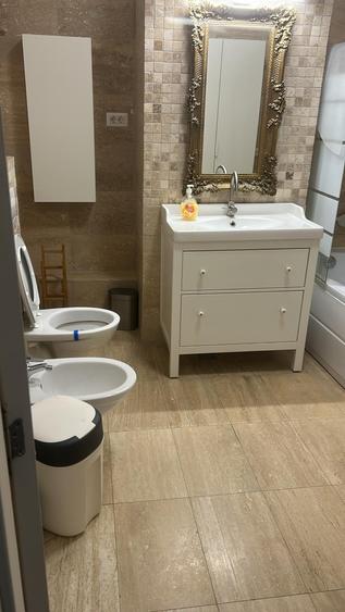 Apartament cu 3 camere semidecomandat în P-ța Dorobanți