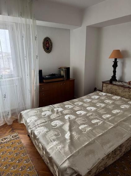 Apartament cu 3 camere decomandat în Bălcescu