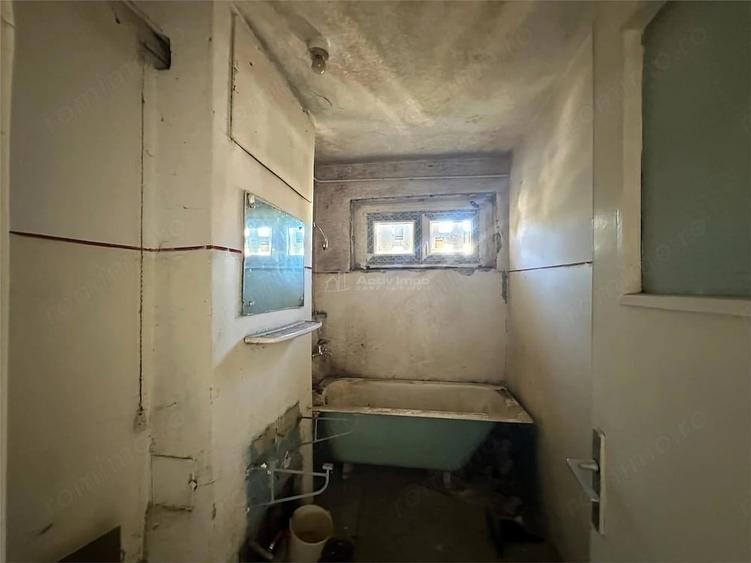Apartament cu 3 camere semidecomandat în Micro II