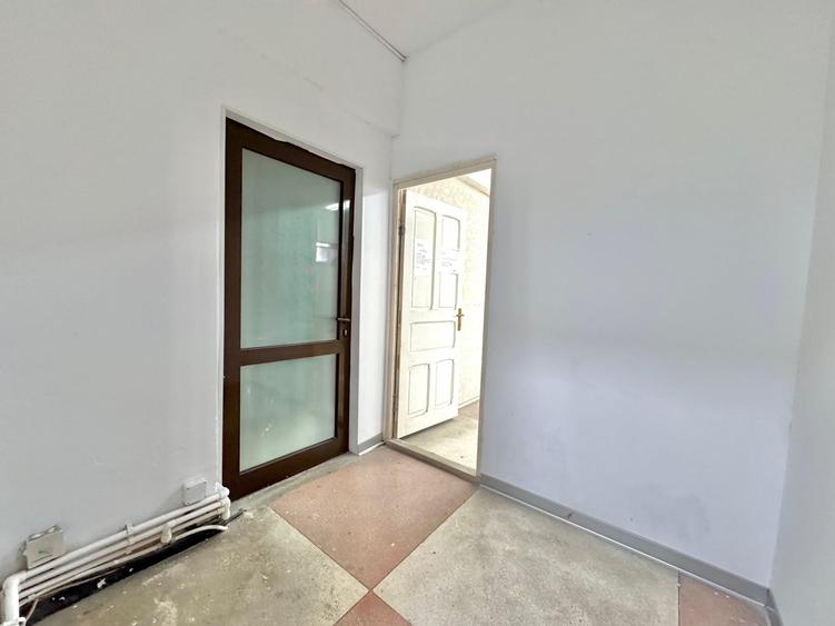 Spațiu comercial, de 80 mp, în Nicolina