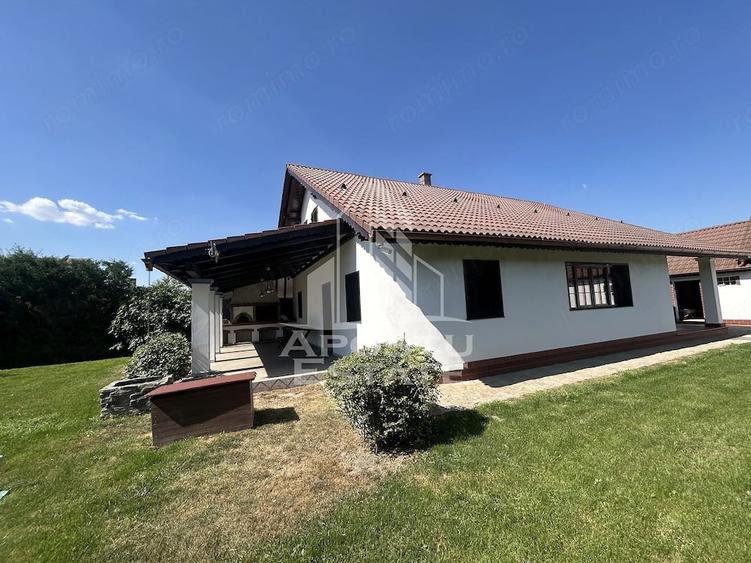 Casă cu 5 camere cu Teren 500 Mp în Sânmihaiu Român