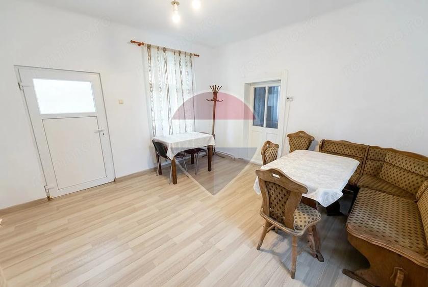Casă cu Teren 1330 Mp în Central
