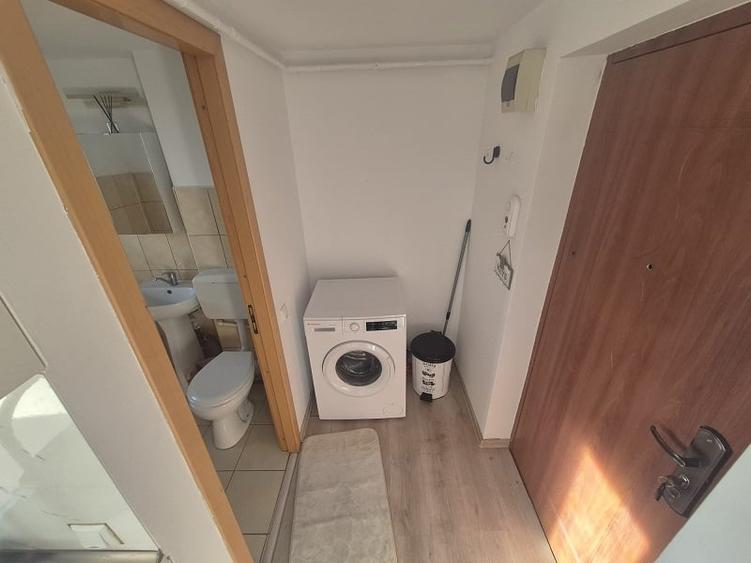 Apartament cu 3 camere decomandat în Metalurgie