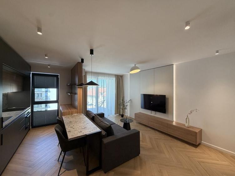 Apartament cu 2 camere decomandat în Central