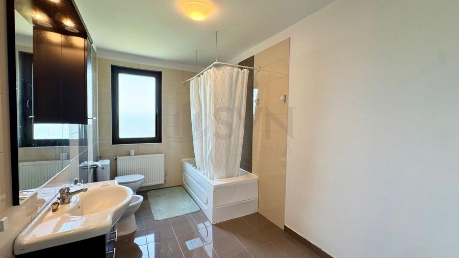 Casă individuală cu 5 camere cu Teren 350 Mp în Pipera