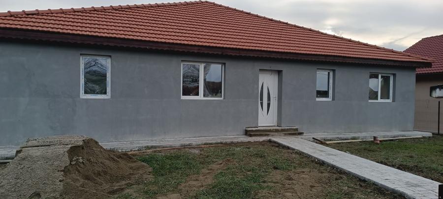 Casă cu 4 camere în Central
