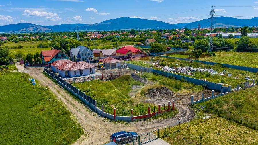 Teren Construcții intravilan de 1376 mp, în Prejmer
