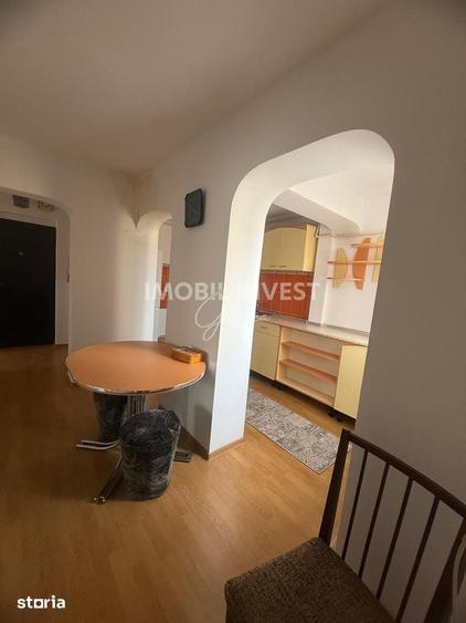 Apartament cu 3 camere în Cetate