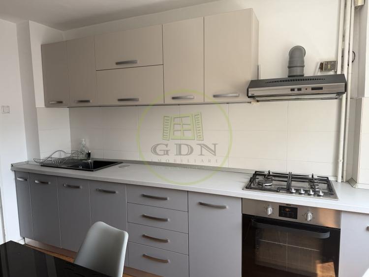Apartament cu 3 camere decomandat, mobilat în Centrul Civic
