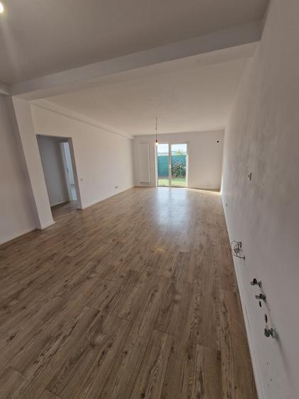 Duplex cu 3 camere cu Canalizare în Central