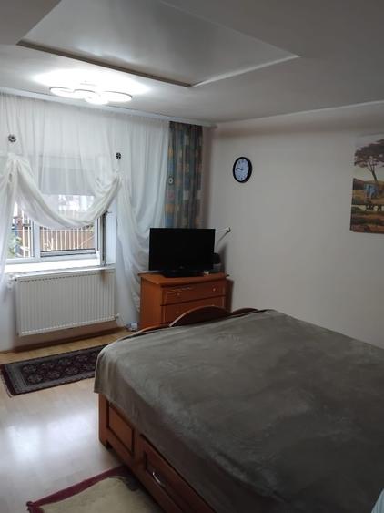 Casă individuală cu 5 camere cu Teren 841 Mp în Central
