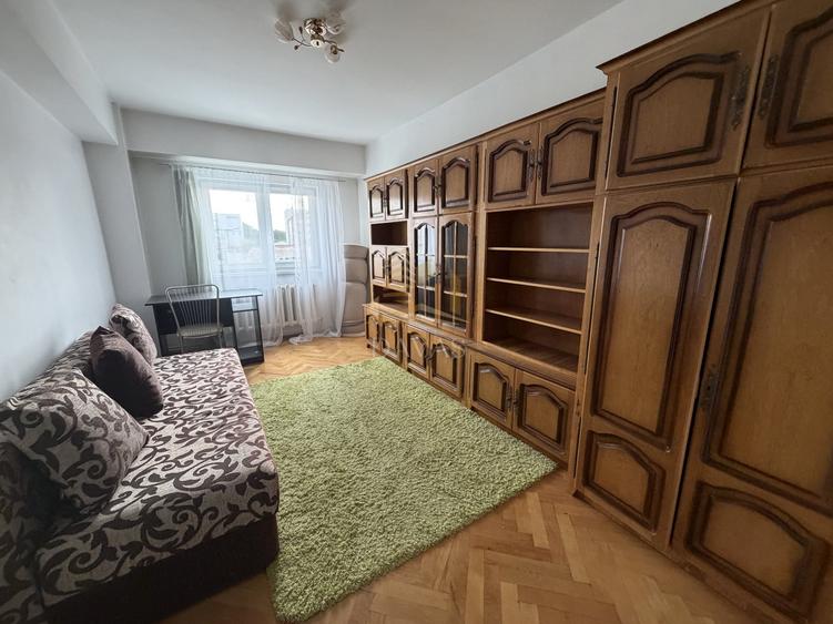 Apartament cu 3 camere decomandat, mobilat în Central