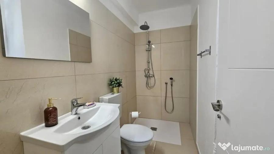 Apartament cu 4 camere decomandat în Aviatorilor