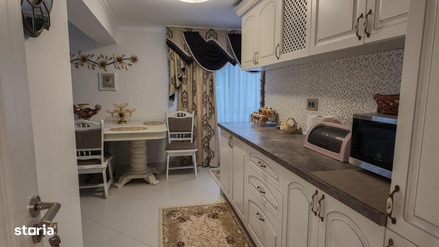 Casă cu 4 camere în Central