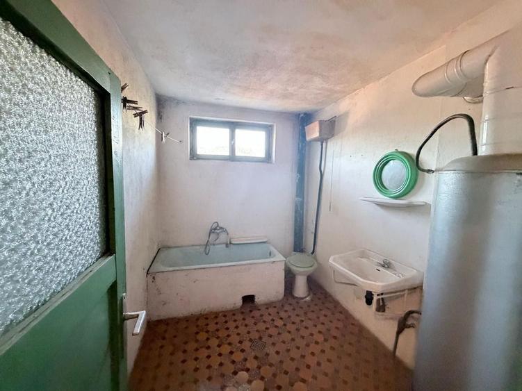 Apartament cu 3 camere decomandat în Exterior Est