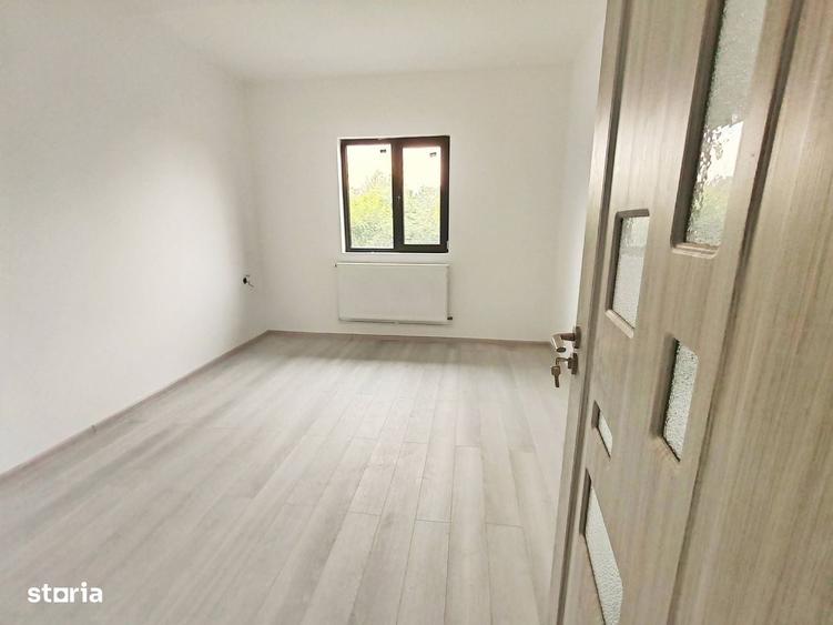 Casă cu 4 camere în Lumina
