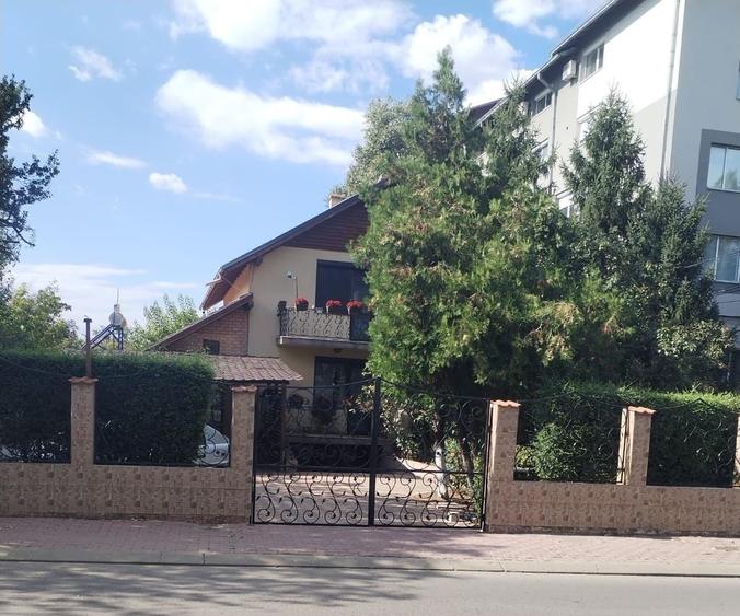 Casă cu 4 camere în Central